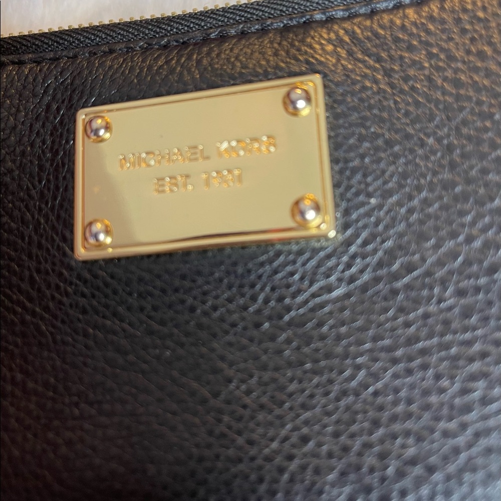 ❌❌❌❌Sold❌❌❌Authentic Michael Kors Wallet - Picture 2 of 8